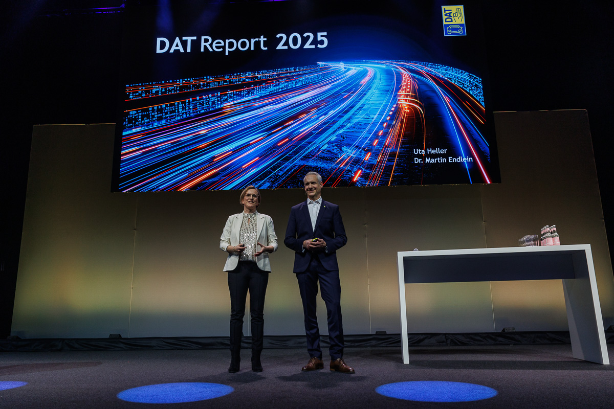 Uta Heller und Dr. Martin Endlein präsentieren den DAT Report 2025